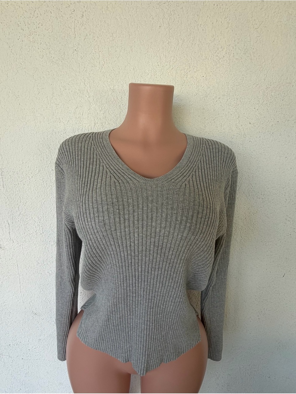 GAP Women's Ribbed V-Neck Sweater in Gray